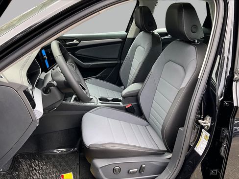 New 2026 Volkswagen Jetta SE FWD image 9