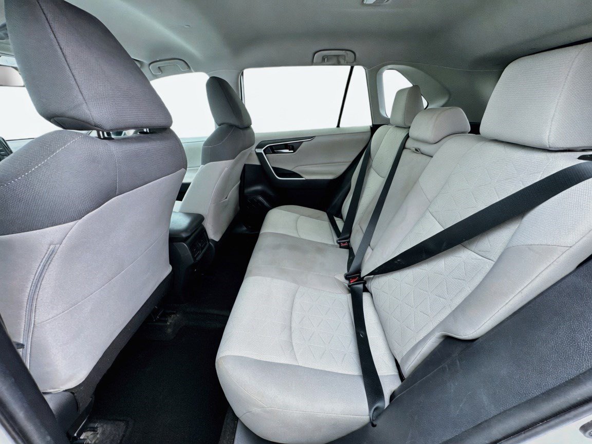 Used 2021 Toyota RAV4 XLE w/ Carpet Mat Package (TMS) FWD image 15
