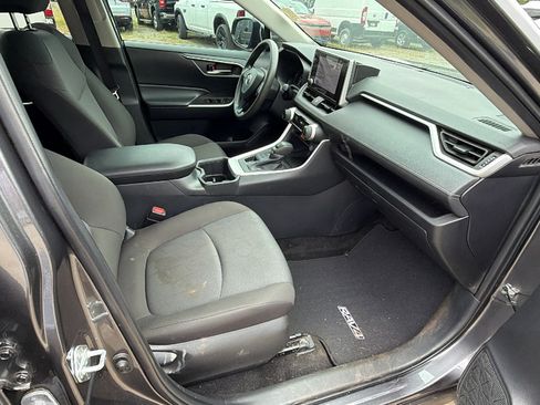 Used 2024 Toyota RAV4 XLE AWD/4WD image 19