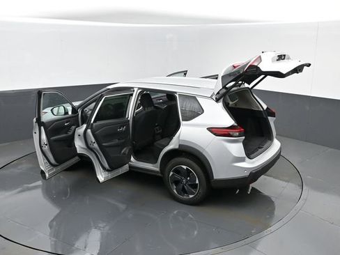 Used 2025 Nissan Rogue SV image 26