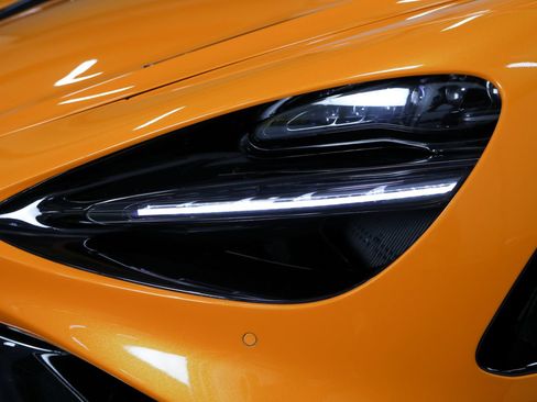 Used 2021 McLaren 765LT RWD image 14