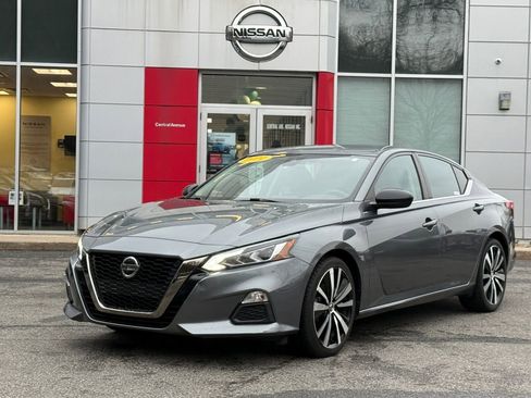 Used 2021 Nissan Altima 2.5 SR image 1