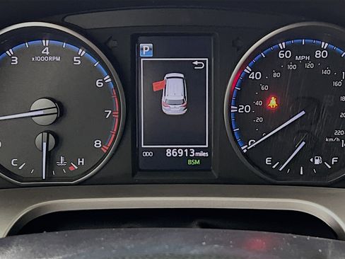 Used 2018 Toyota RAV4 XLE image 22