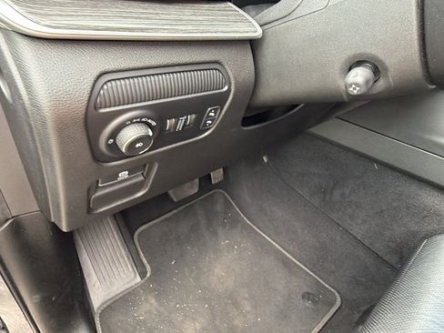 Used 2024 Jeep Wagoneer Series II w/ Flexible Seating Group RWD image 27