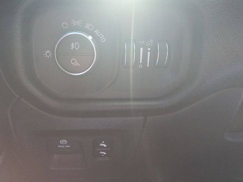Used 2019 RAM 1500 Laramie RWD image 17