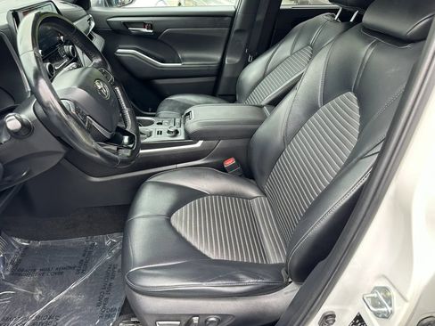 Used 2021 Toyota Highlander XSE AWD/4WD image 23
