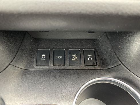 Used 2018 Toyota Highlander XLE w/ Carpet Mat Package (TMS) AWD/4WD image 23