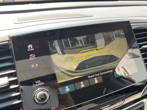 Used 2020 Honda Pilot Touring image 25