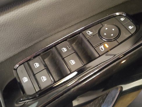 Used 2022 Nissan Pathfinder SV w/ SV Premium Package AWD/4WD image 27