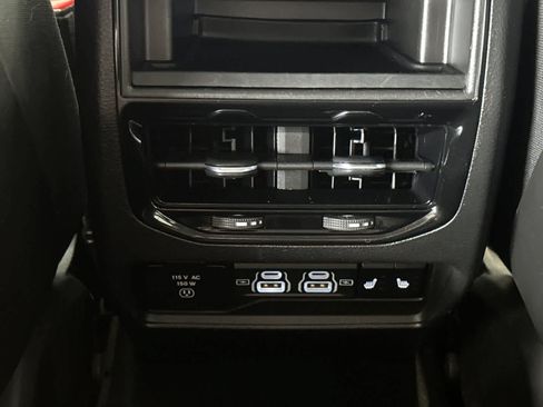 Used 2023 Jeep Grand Cherokee Limited w/ Black Appearance Package AWD/4WD image 15
