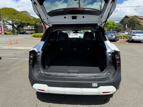 Used 2025 Nissan Kicks SR image 11