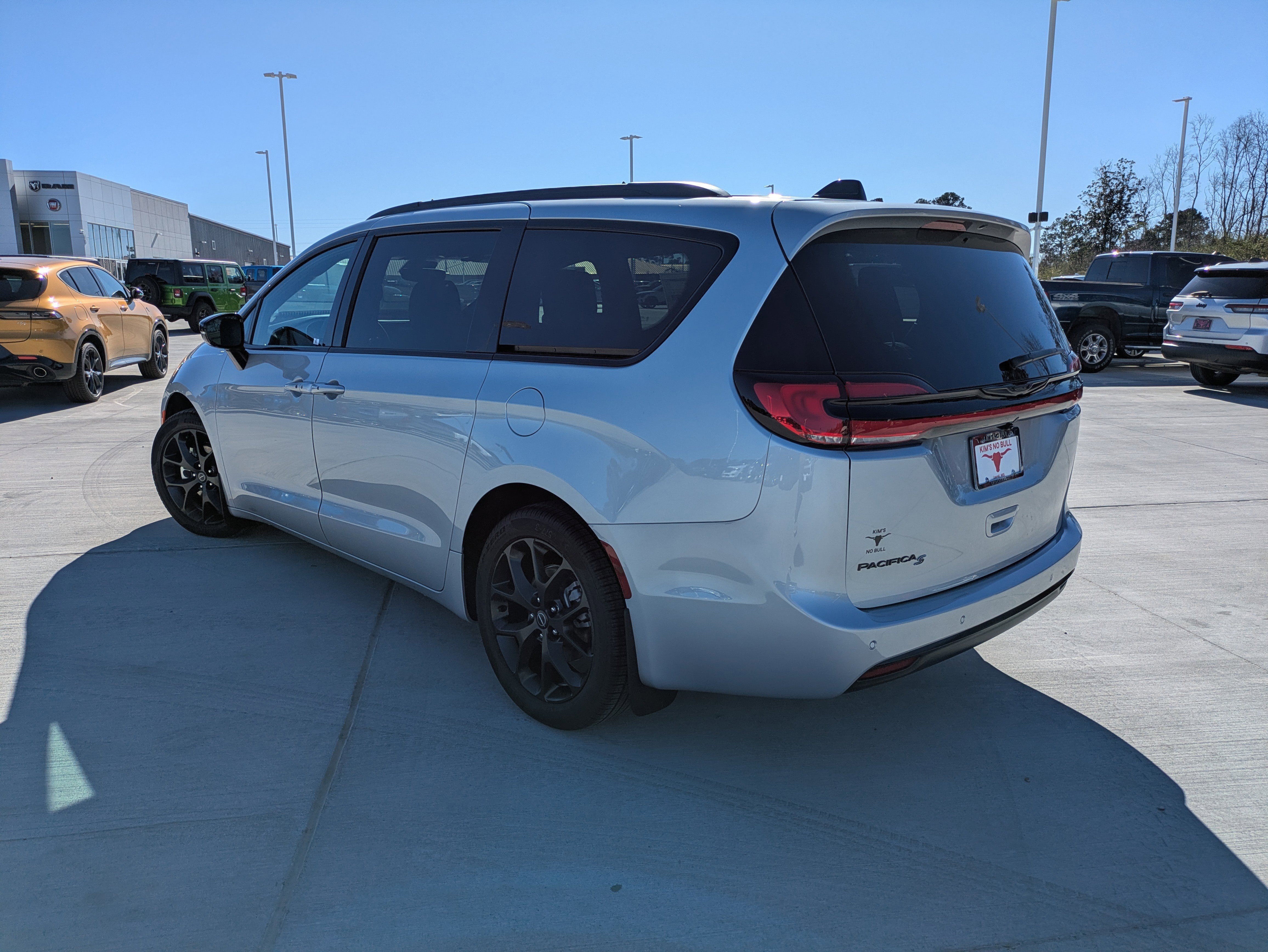 New 2026 Chrysler Pacifica Select w/ S Appearance Package FWD image 5
