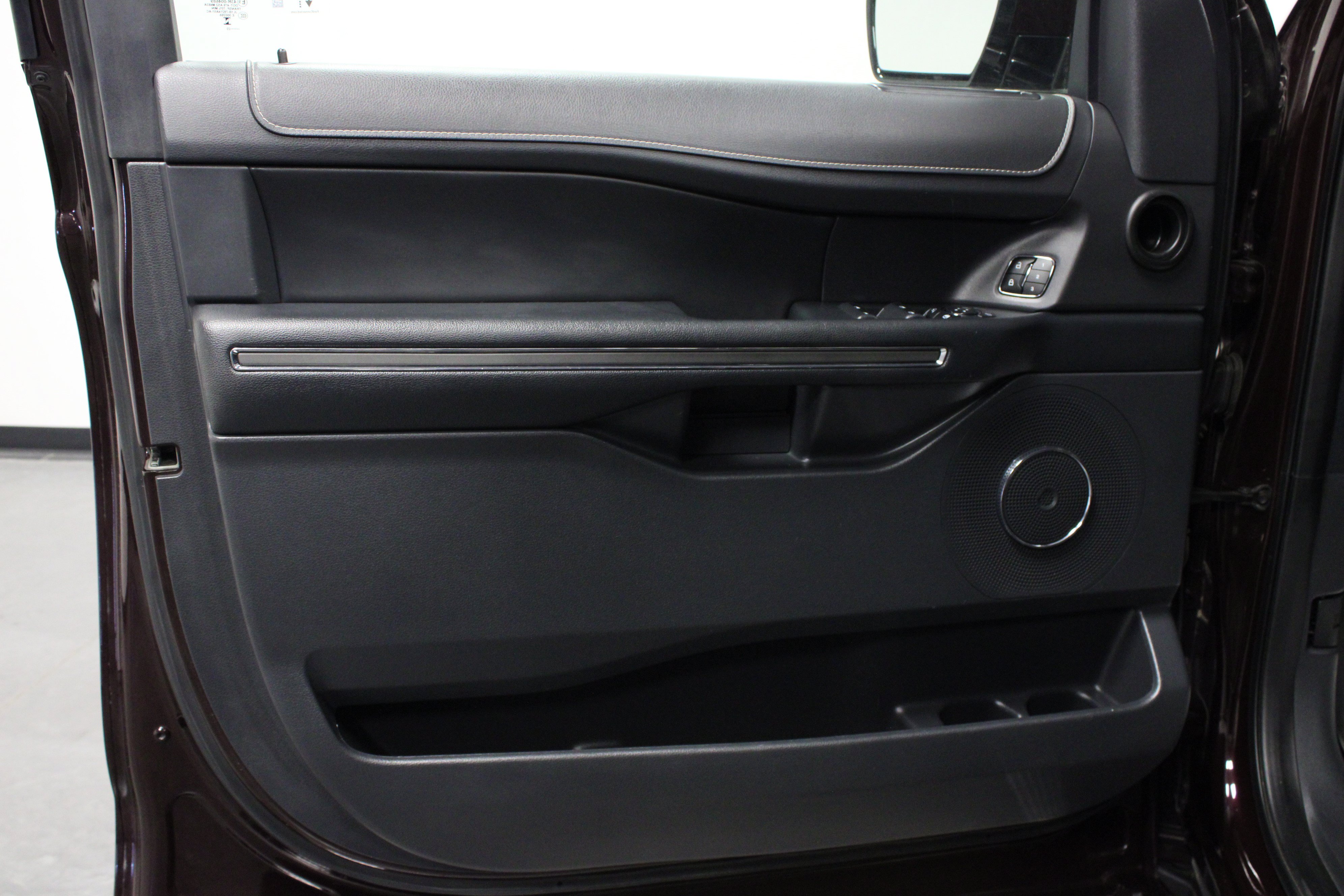 Used 2023 Ford Expedition XLT AWD/4WD image 11