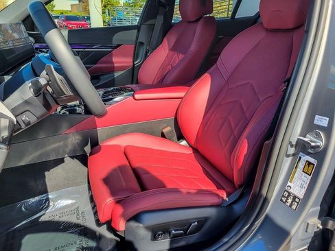 Used 2025 BMW 540i xDrive image 8