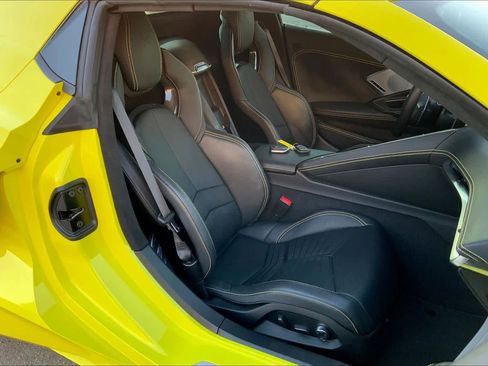 Used 2021 Chevrolet Corvette Stingray Premium Conv w/ Z51 Performance Package image 8