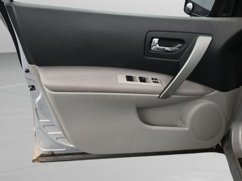 Used 2013 Nissan Rogue S FWD image 29