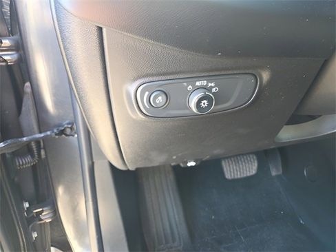 Used 2022 Chevrolet Equinox RS w/ RS Leather Package image 12