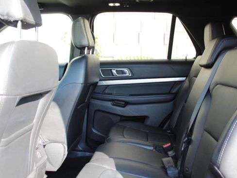 Used 2018 Ford Explorer XLT w/ Equipment Group 202A image 13