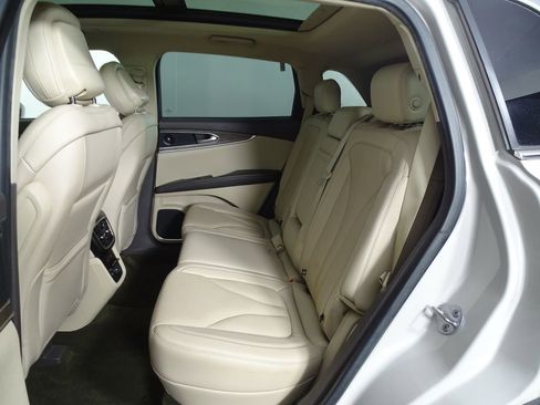 Used 2020 Lincoln Nautilus Reserve image 14