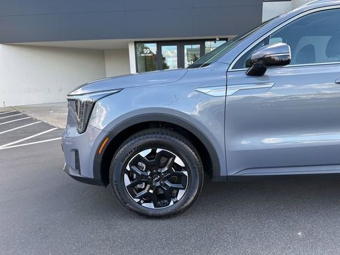 Used 2025 Kia Sorento S w/ Panoramic Sunroof Package image 11