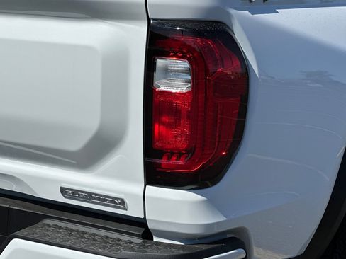 New 2025 GMC Canyon Elevation w/ Convenience Package image 31
