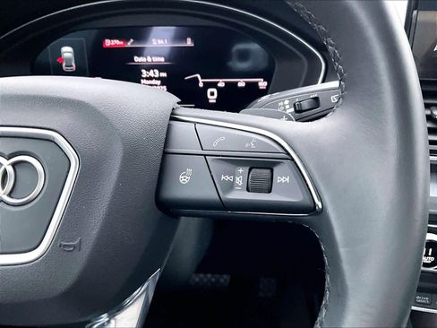 Used 2025 Audi Q5 2.0T Premium image 24