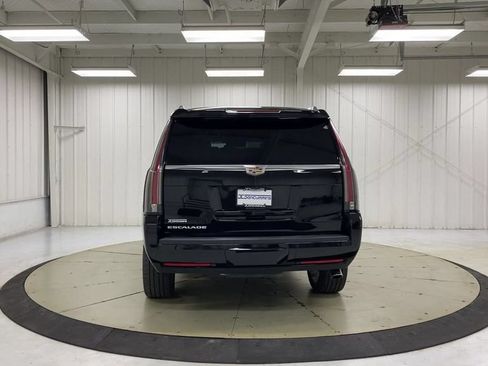 Used 2017 Cadillac Escalade Premium Luxury AWD/4WD image 7