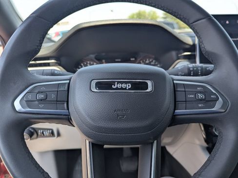 Used 2024 Jeep Compass Latitude AWD/4WD image 19