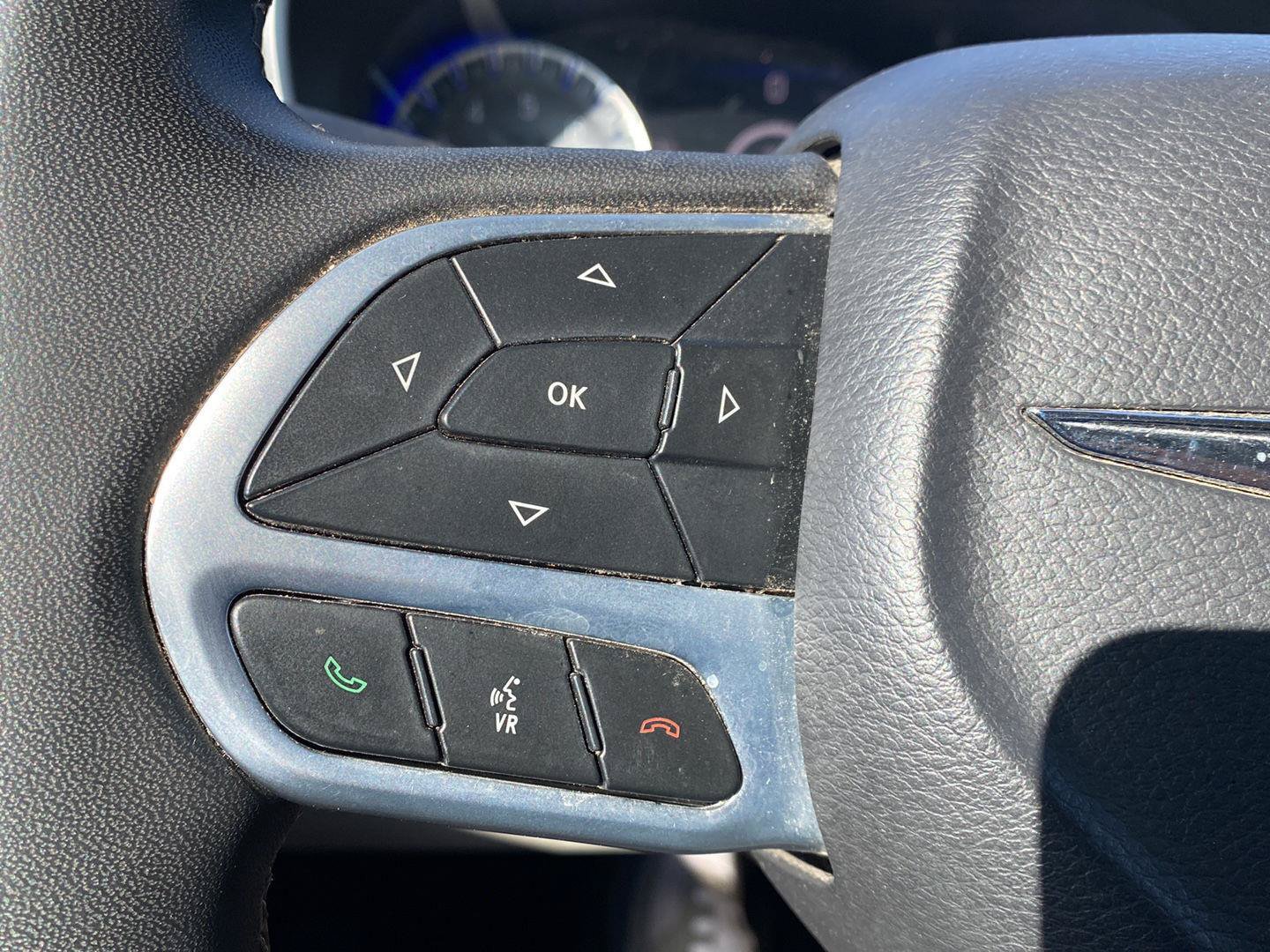 Used 2023 Chrysler Pacifica Touring-L FWD image 18