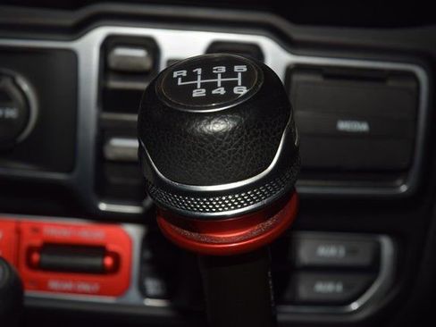 Used 2021 Jeep Wrangler Unlimited Rubicon AWD/4WD image 35