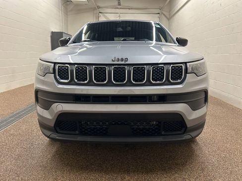 Used 2024 Jeep Compass Sport image 6