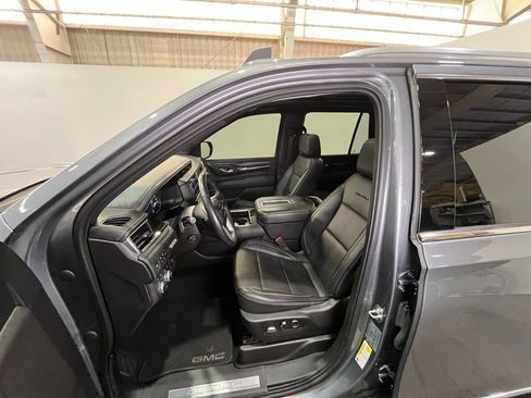 Used 2021 GMC Yukon Denali w/ Advanced Technology Package AWD/4WD image 17