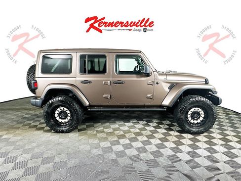 Used 2018 Jeep Wrangler Unlimited Sahara image 8