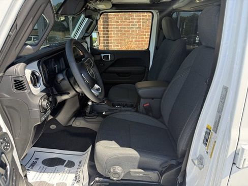 Used 2025 Jeep Wrangler Sahara AWD/4WD image 13
