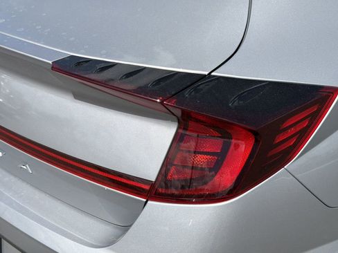 Used 2023 Hyundai Sonata SE FWD image 9
