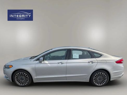 Used 2017 Ford Fusion SE w/ Fusion SE Technology Package FWD image 3