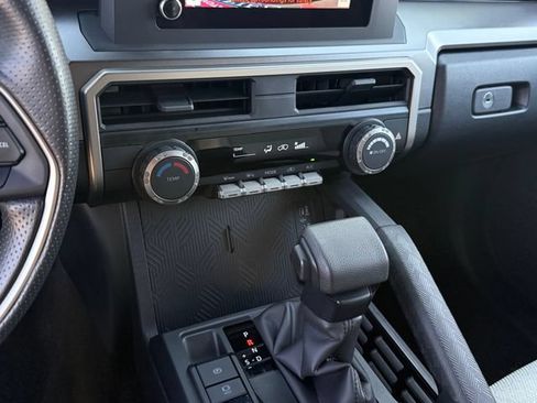 Used 2025 Toyota 4Runner SR5 AWD/4WD image 15