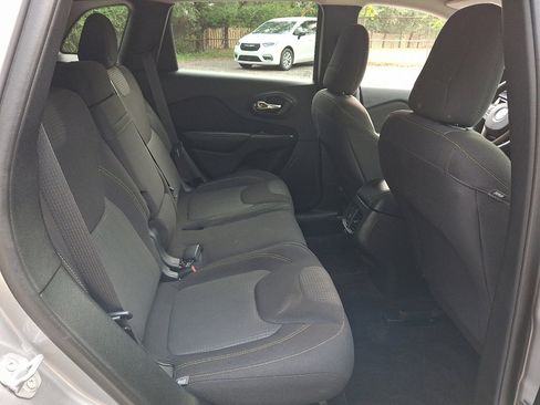 Used 2017 Jeep Cherokee Latitude w/ Cold Weather Group image 15