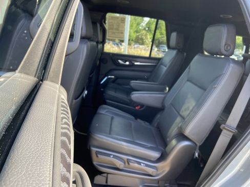 Used 2024 GMC Yukon Denali image 16