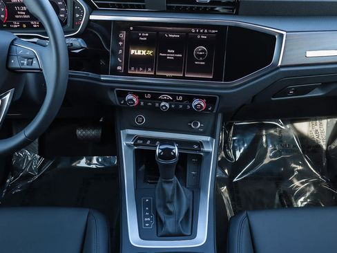 New 2025 Audi Q3 2.0T Premium image 16