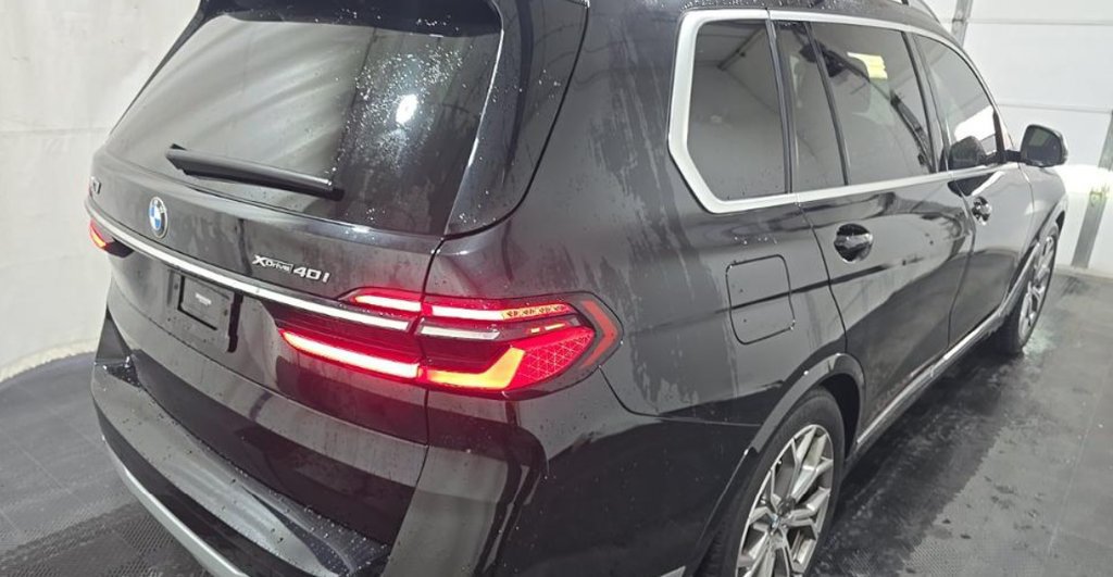 Used 2023 BMW X7 xDrive40i AWD/4WD image 2