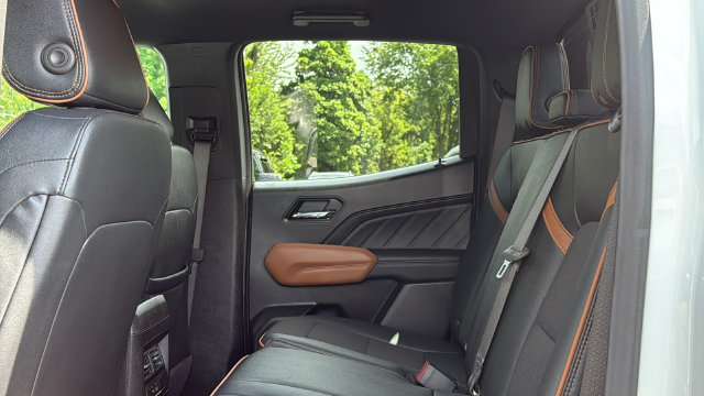 Used 2025 GMC Canyon AT4 w/ Nightfall Edition AWD/4WD image 21
