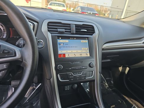 Used 2019 Ford Fusion SE image 23