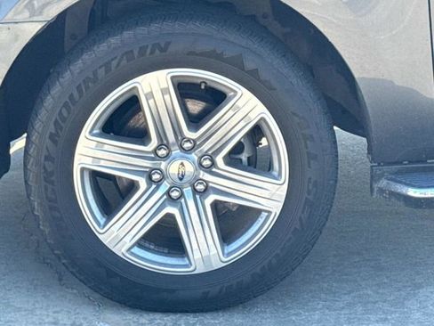 Used 2019 Ford Expedition XLT w/ Equipment Group 202A RWD image 5