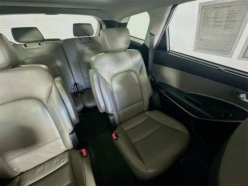 Used 2017 Hyundai Santa Fe Limited image 14