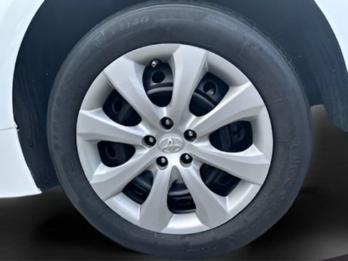 Used 2020 Toyota Corolla LE FWD image 25