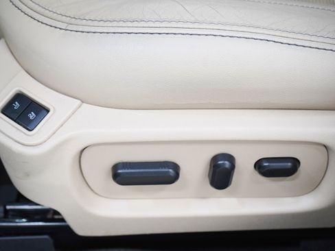 Used 2015 Ford Taurus Limited FWD image 21