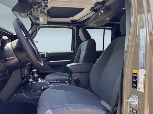 New 2025 Jeep Gladiator Sport image 3