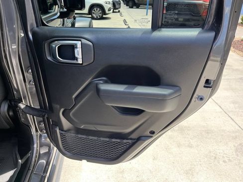 Used 2025 Jeep Gladiator Mojave AWD/4WD image 26