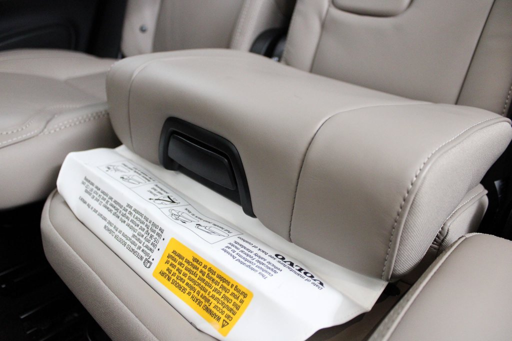 Certified 2025 Volvo XC90 B5 Ultra AWD/4WD image 44